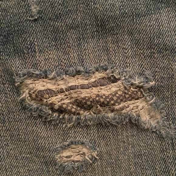 🌼 American Eagle Distressed Denim Shorts, Size 6 - Picture 5 of 6